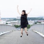 茅島みずき、勢いよくジャンプする姿が「スタイル良すぎ」と話題