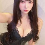 真島なおみ、黒キャミソールで夢のシチュエーションを再現！「最高です」