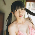 真っ白なキャンバス 小野寺梓、黒髪ツインテールとピンクビキニの最強コンボ！「強すぎる！」