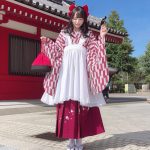 ≠ME（ノイミー）鈴木瞳美、大正ロマンを感じるエプロン袴姿を披露！「レトロな感じも最高に可愛い」