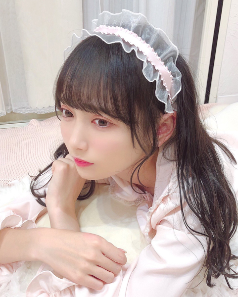 ≠ME（ノイミー）鈴木瞳美、「見た目は甘党派」なガーリーショットにファン歓喜！「全可愛いが"そこ"にはある」