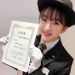 HKT48 田島芽瑠が博多駅で1日駅長に！「鬼滅の刃 ラッピングトレイン」発車合図も！！