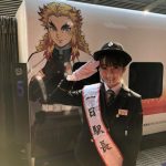 HKT48 田島芽瑠が博多駅で1日駅長に！「鬼滅の刃 ラッピングトレイン」発車合図も！！