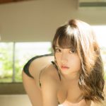 桃月なしこ、木漏れ日に浮かび上がる美ボディ披露の『B.L.T.』アザーカット公開