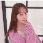 トリンドル玲奈、デコルテチラ見せの羽織ニット姿に反響！「お肌綺麗」「惚れました」