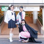 ＜鬼滅の刃＞埼玉県熊谷駅前にミスユニバーシティ2020が鬼殺隊のコスプレで登場！