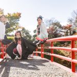 ＜鬼滅の刃＞埼玉県熊谷駅前にミスユニバーシティ2020が鬼殺隊のコスプレで登場！