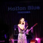 May J. 地元横浜での約1年ぶりの有観客ライブに感激。1月リリースのベストアルバム収録曲を中心に全12曲を熱唱！