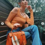 河北麻友子、秋カラーを取り入れた私服コーデを紹介！　「CYUUUUUUUUUUTEEEEEEEEEEE」「おしゃれのコツ教えて欲しいです～」