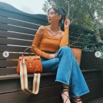 河北麻友子、秋カラーを取り入れた私服コーデを紹介！　「CYUUUUUUUUUUTEEEEEEEEEEE」「おしゃれのコツ教えて欲しいです～」