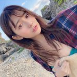 「ミスマガジン2020」新井遥、黄色ビキニの表紙オフショットを大公開！