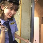 江野沢愛美、誕生日にミニスカポリスのコスプレ披露！「まなみん警察させてもらいました」
