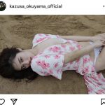 奥山かずさ、ワンピースはだけた魅惑的ポートレートで魅了！