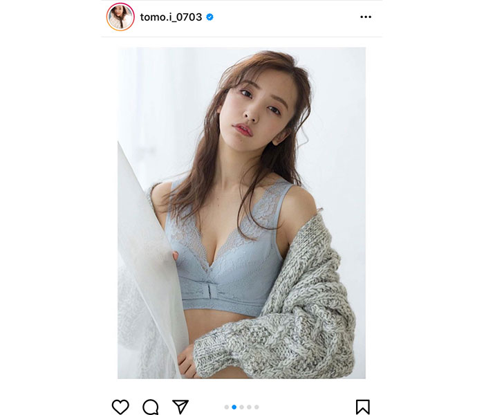 板野友美、胸元セクシーなランジェリー姿に「ともちん、悩殺」「美しすぎてやばい」の声