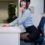 九条ねぎ、「タイツの日」に黒タイツコスプレを披露