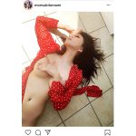 森咲智美、写真集増刷に感謝の手ブラショット！「素晴らしいギリギリ」