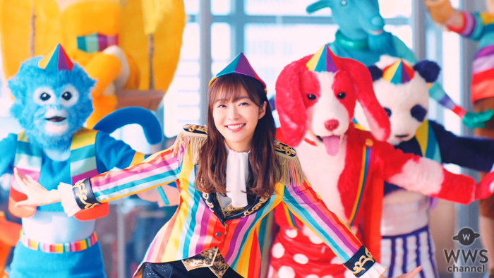 指原莉乃がサーカス団を率いてユニークなダンスを披露！