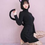 そよん、網タイツの黒猫コスプレショットを大量公開！「キュン死した」