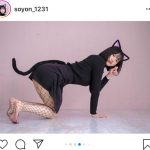 そよん、網タイツの黒猫コスプレショットを大量公開！「キュン死した」
