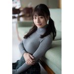 AKB48 鈴木優香、ミニスカ×ニット姿の「最強ツインテール」ショット公開！「お顔もスタイルも超最高！」