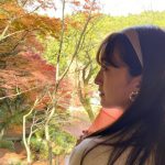 HKT48 田島芽瑠、紅葉に映える白ワンピース姿に歓喜の声！「可愛いの最上級」