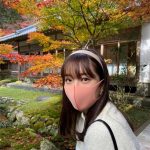 HKT48 田島芽瑠、紅葉に映える白ワンピース姿に歓喜の声！「可愛いの最上級」