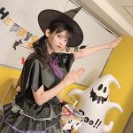 上坂すみれ＆愛美の魔女コスプレ自撮り2ショットに「毛深い！」の声