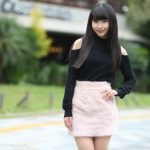 【写真特集】望月琉叶(民族ハッピー組)がクールな肩出しファッションで登場!