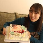 【動画】松井咲子が写真集発売記念で誕生日ケーキのサプライズに歓喜！