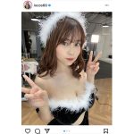 伊織いおが黒、赤、ポンチョのサンタコスプレを披露！ファンからの人気は？