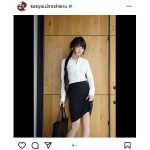 火将ロシエル、黒髪スーツ姿のOLコスプレ披露！「艶っぽい」「一緒に働きたいです！」