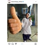 香取慎吾、紅葉が映えるアウターの私服コーデを披露！「さすが着こなし上手」