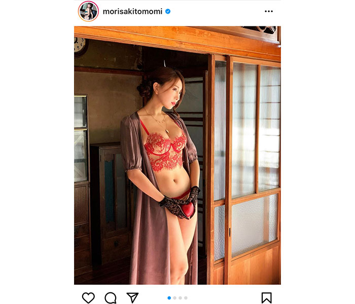桃月なしこ、大好評の1st写真集の未公開カットが掲載！「買うしか！！！！」