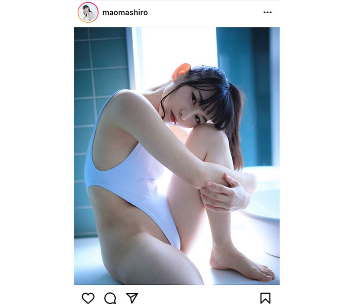 真白まお、ハイレグの競泳水着ショットでファンへメッセージ