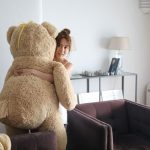 SKE48 大場美奈の2nd写真集が重版決定！ファンからのプレゼントである“特大くま”とのアザーカットも公開