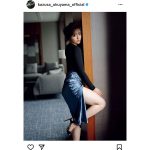 奥山かずさ、透き通る美脚を披露したポートレート披露！