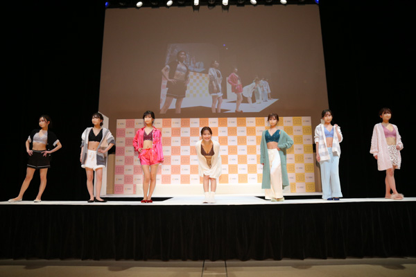 7人の鈴木奈々が7色のLUNAナイトブラで登場！ 鈴木奈々もビックリの奈々マスクファッションショー