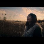 ViVi専属モデル・アリアナさくら、TVアニメ『呪術廻戦』エンディングテーマ「give it back」MVに出演!