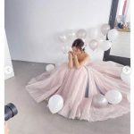 板野友美、幸せオーラ全開のウェディングドレス姿に「旦那さん羨ましいわー」「ともちんめっちゃ可愛い〜」と反響！