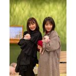 『ウチ彼』菅野美穂･浜辺美波、ミニブタを抱っこする"母娘オフショット"に悶絶の声殺到！！