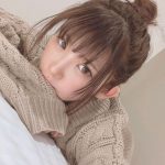 えなこ、萌え袖×お団子ヘアの自撮りショットに歓喜の声！「天使だ！絶対天使だ！！」