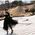 モー娘。譜久村聖、大人びた黒ドレス姿に歓喜の声「デコルテ美しい」