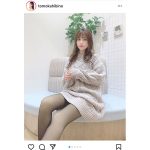 日比野友香、ニットワンピ×黒タイツで魅せる美脚ショット！