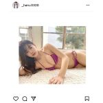 乃木坂46 樋口日奈、デコルテ&美脚で魅せるオフショット披露！