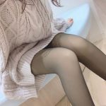日比野友香、ニットワンピ×黒タイツで魅せる美脚ショット！