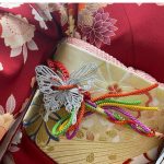 乃木坂46 堀未央奈が赤い振袖姿を披露