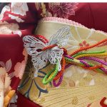 乃木坂46 堀未央奈が赤い振袖姿を披露