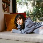 浜辺美波、最高に‟大人エモい“メモリアルカレンダーの発売が決定！