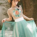 浜辺美波、最高に‟大人エモい“メモリアルカレンダーの発売が決定！