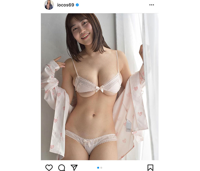 伊織いお、下着からこぼれる下乳ショット大公開！